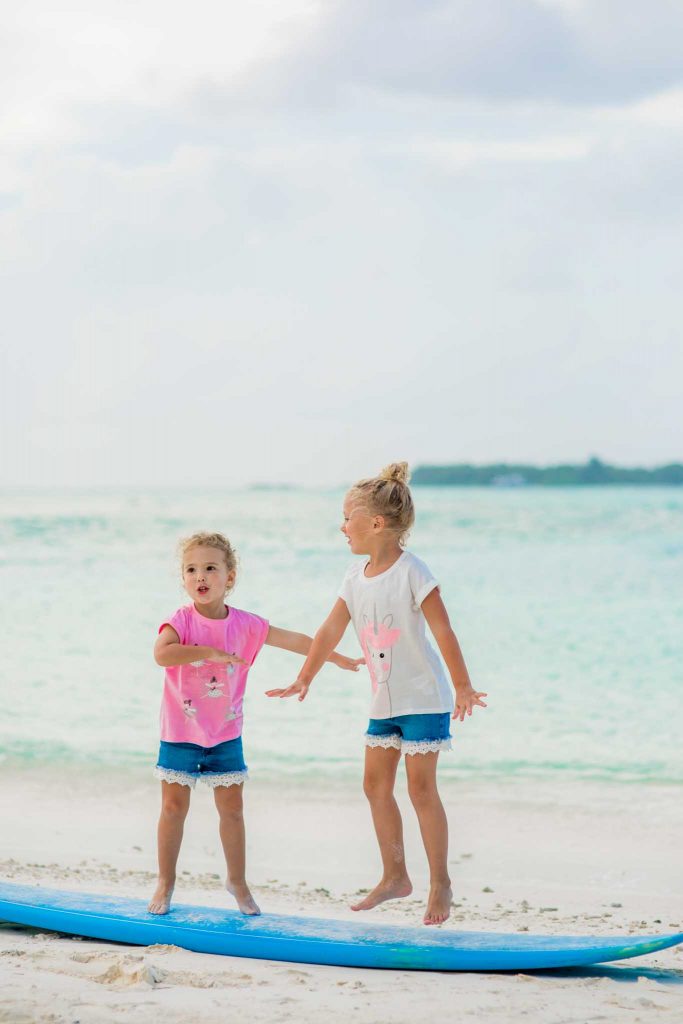 Maldives family photo session by phaisalphotos