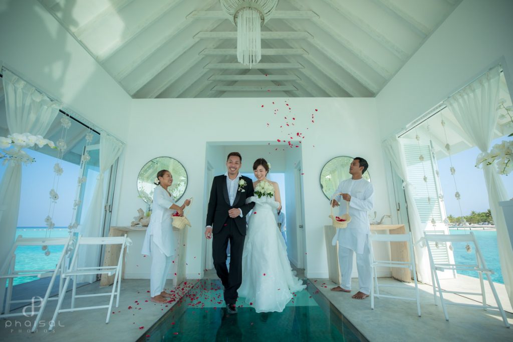 maldives destination wedding at four seasons landaa giraavaru