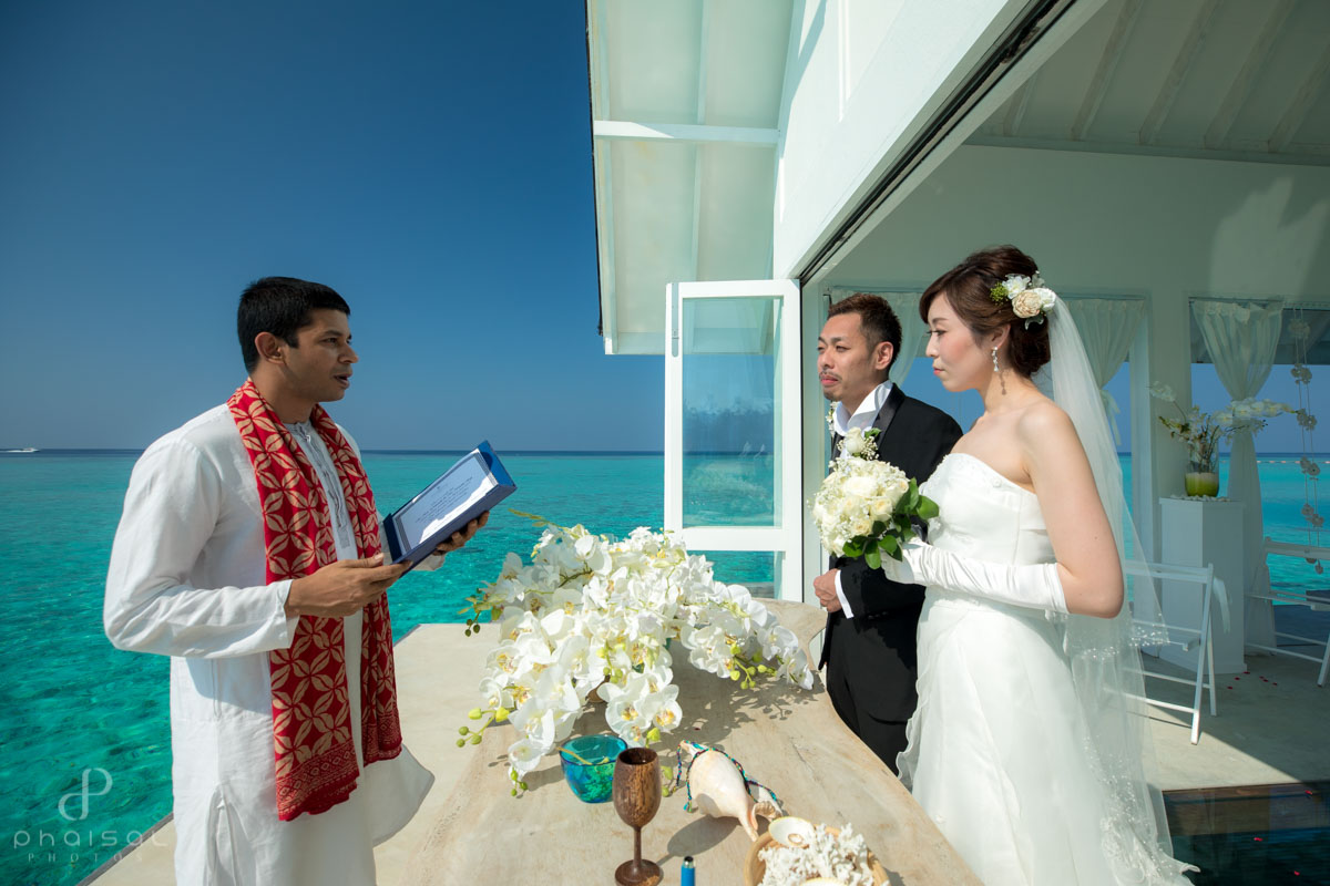 maldives destination wedding at four seasons landaa giraavaru