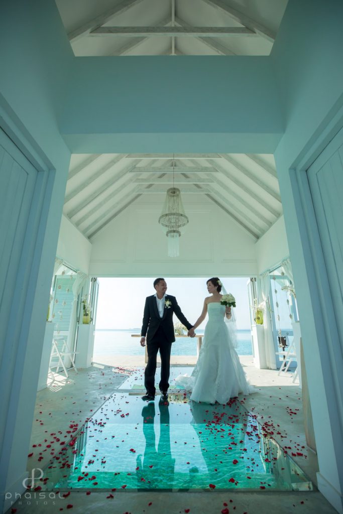 maldives destination wedding at four seasons landaa giraavaru