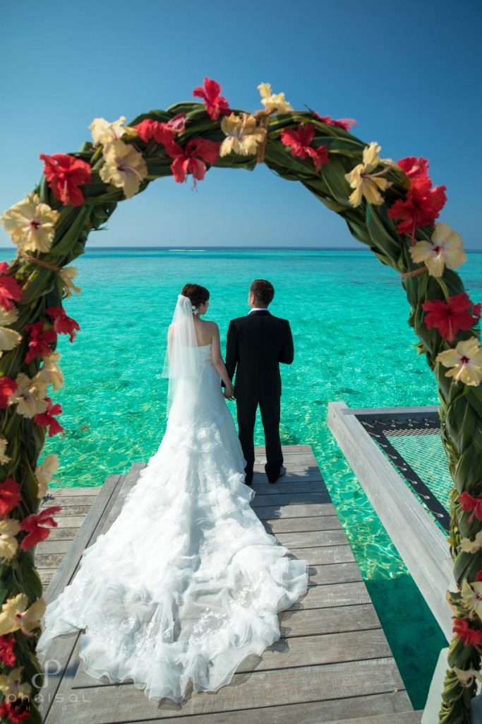 maldives destination wedding at four seasons landaa giraavaru