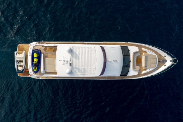 luxury yacht in maldives 3